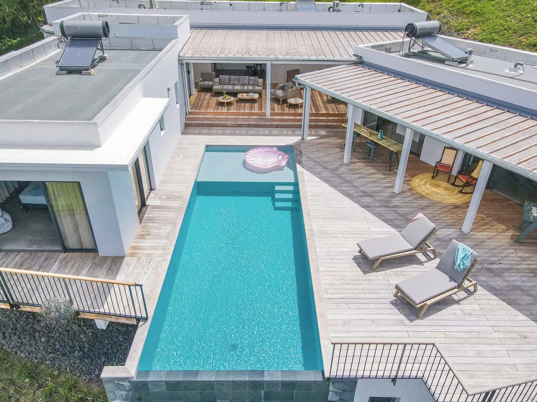 3 Location villa avec piscine centre de la Martinique piscine et terrasse vue ciel